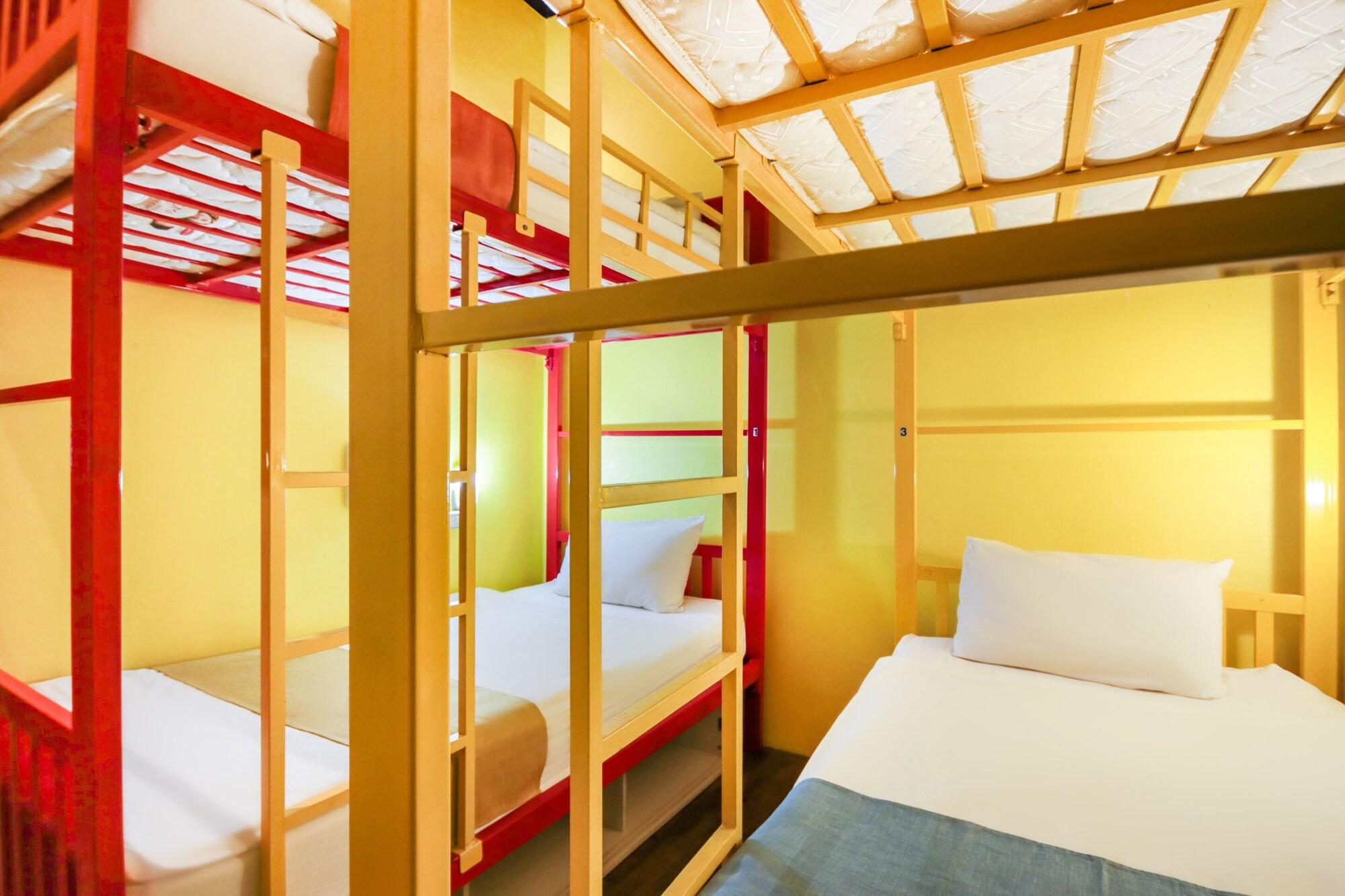 Oyo 1074 Fin Hostel Kata-stranden Eksteriør bilde