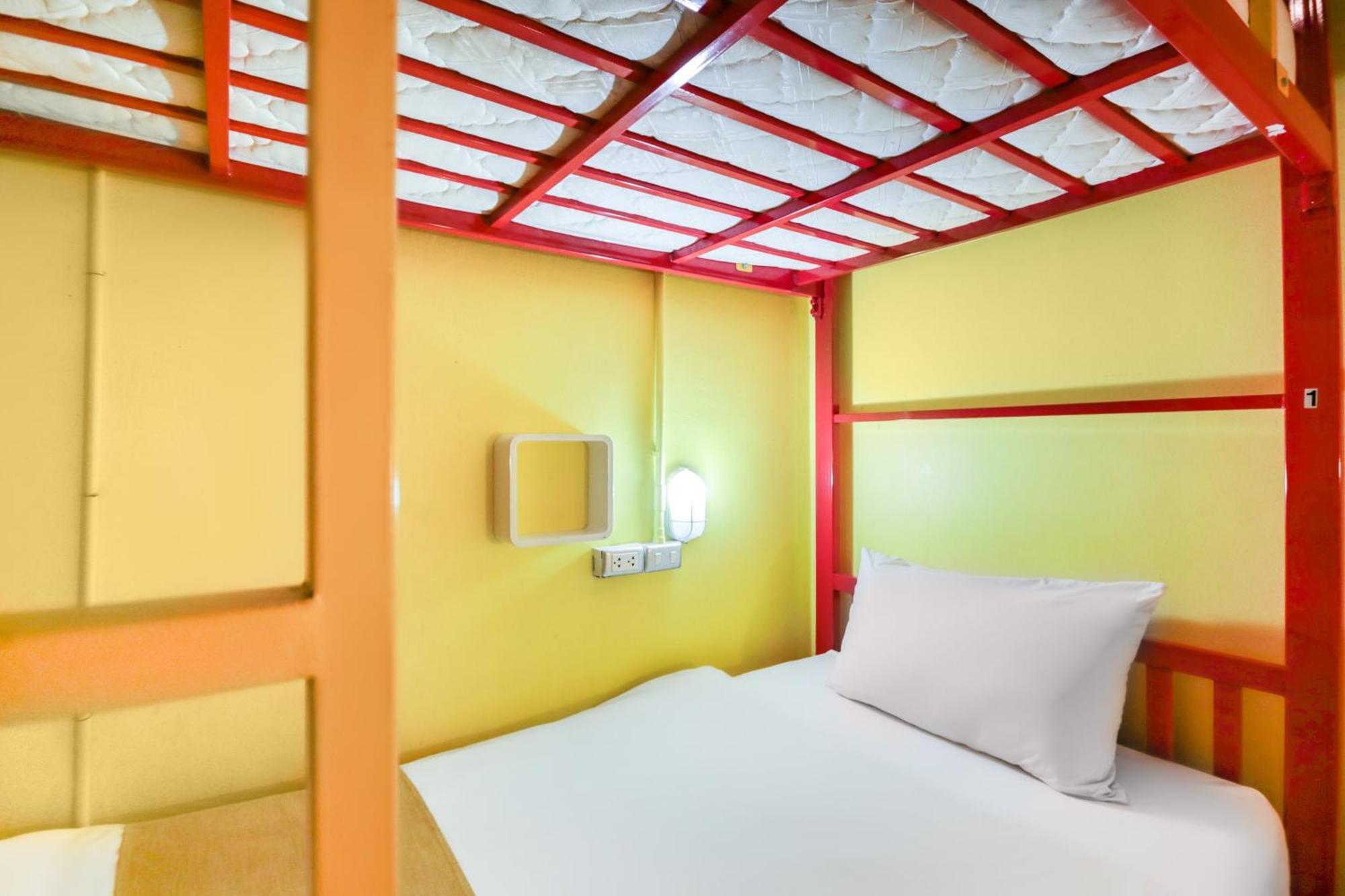 Oyo 1074 Fin Hostel Kata-stranden Eksteriør bilde