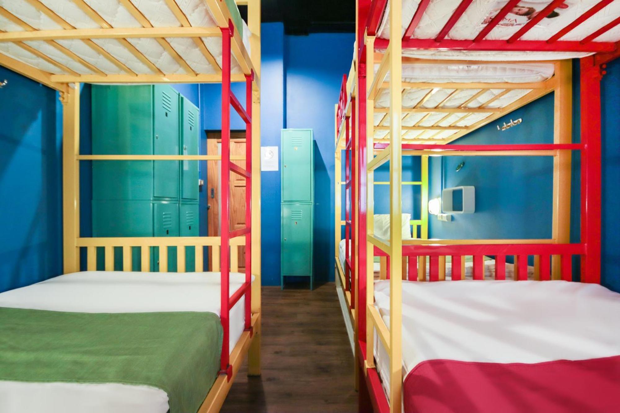 Oyo 1074 Fin Hostel Kata-stranden Eksteriør bilde